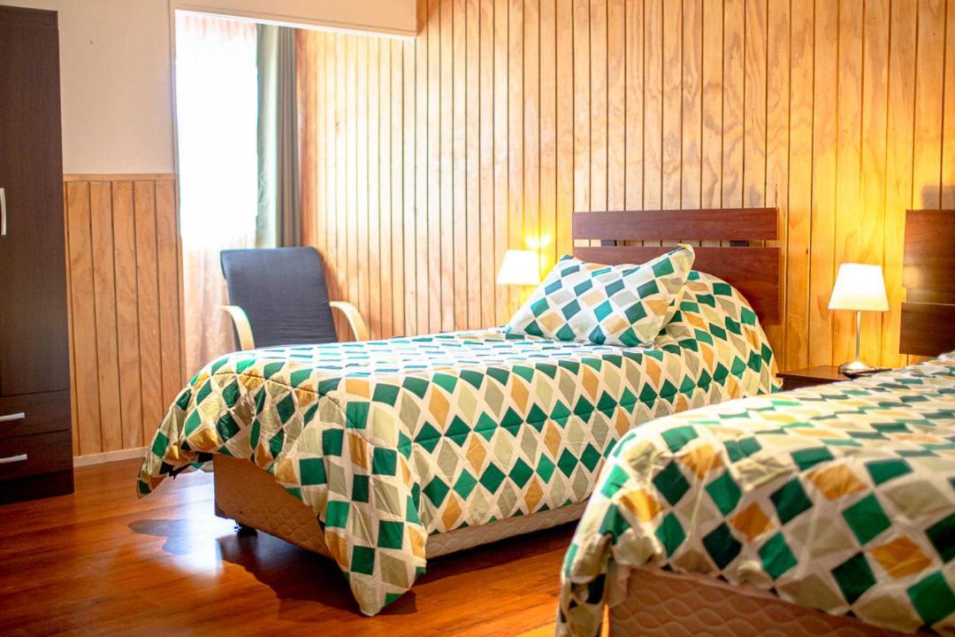 Roble Austral Hostal Coyhaique Ngoại thất bức ảnh