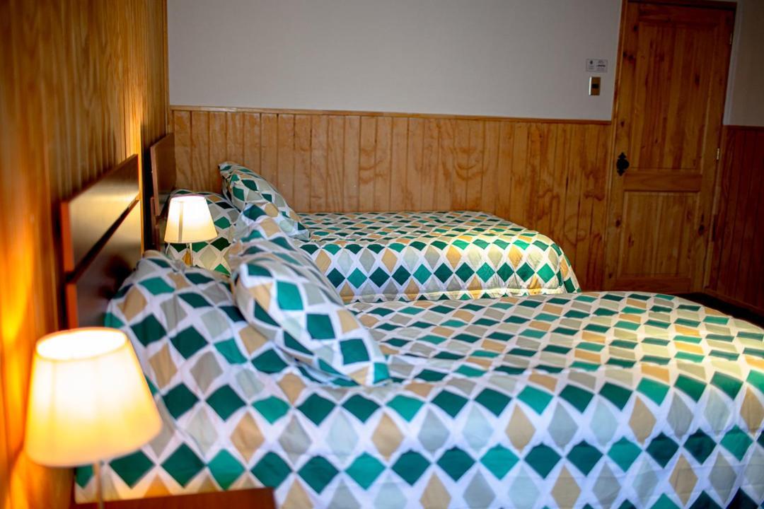 Roble Austral Hostal Coyhaique Ngoại thất bức ảnh