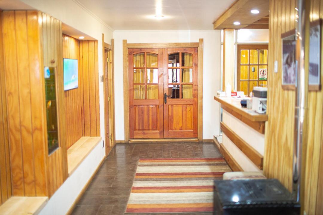 Roble Austral Hostal Coyhaique Ngoại thất bức ảnh