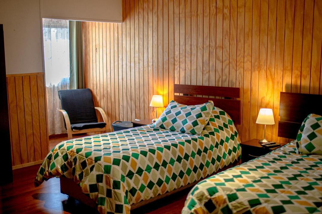 Roble Austral Hostal Coyhaique Ngoại thất bức ảnh