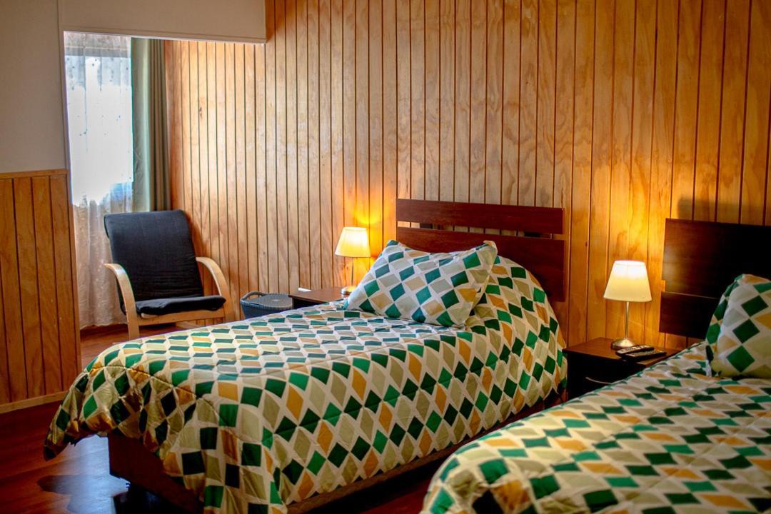 Roble Austral Hostal Coyhaique Ngoại thất bức ảnh