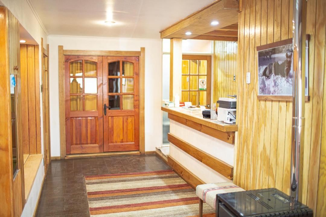 Roble Austral Hostal Coyhaique Ngoại thất bức ảnh