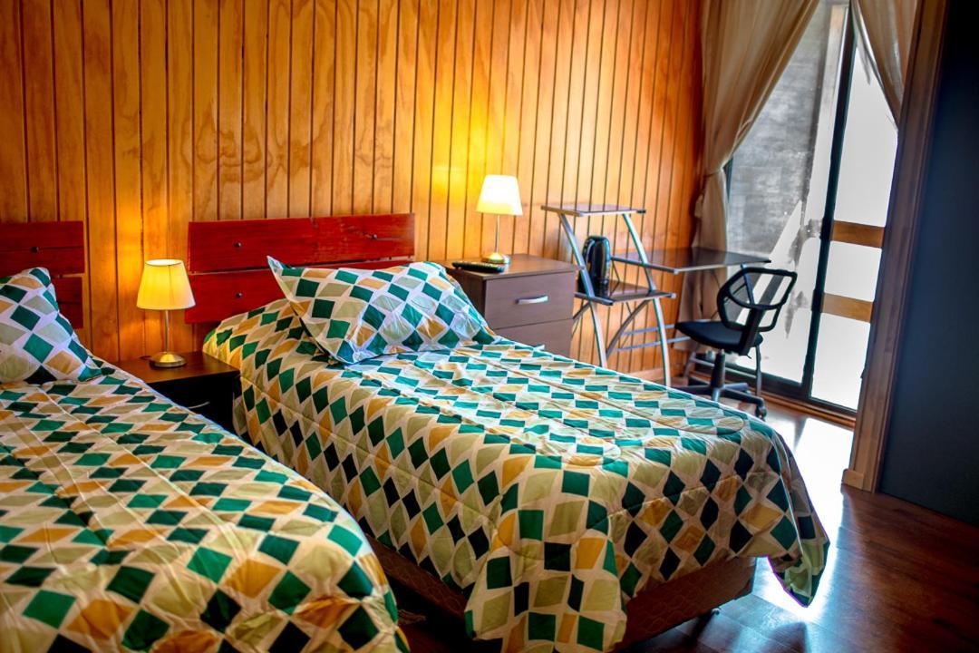 Roble Austral Hostal Coyhaique Ngoại thất bức ảnh