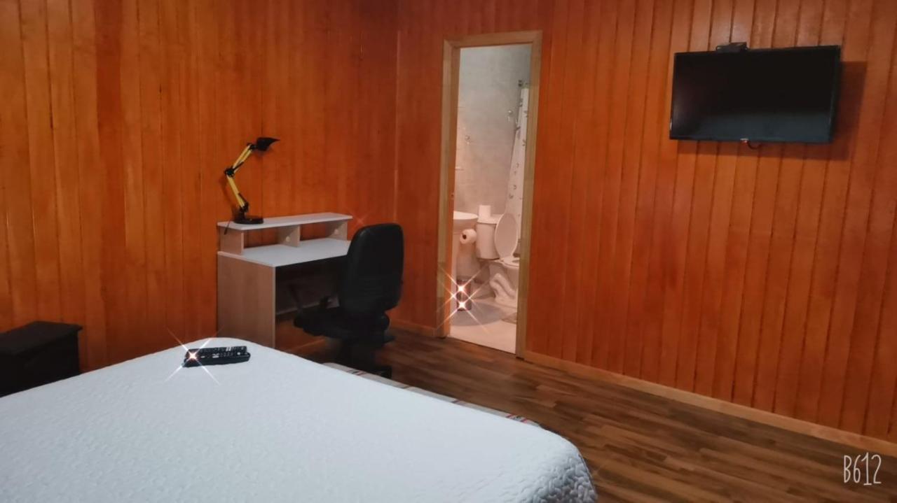 Roble Austral Hostal Coyhaique Ngoại thất bức ảnh